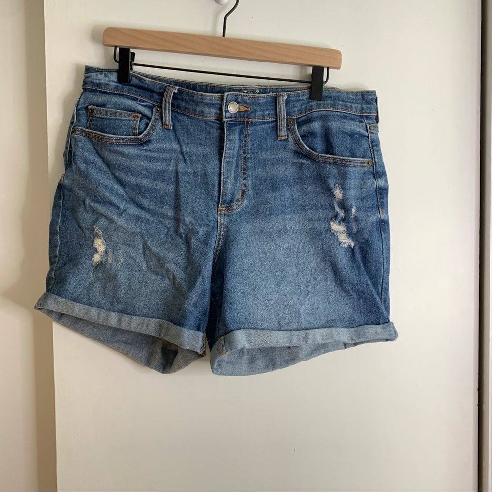 Universal Thread Mid Rise Boyfriend Short